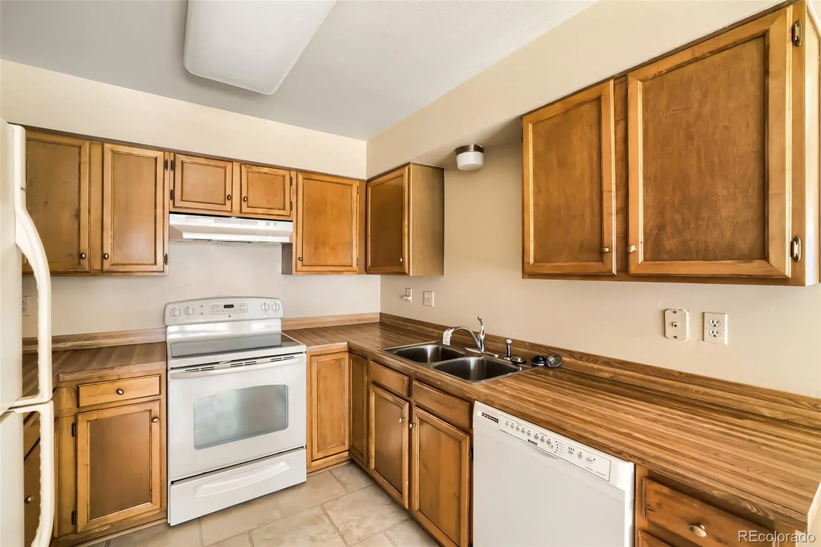 1575 S Trenton Court Denver CO 80231 | MLS #REC4238734 09152026180307 1600 6