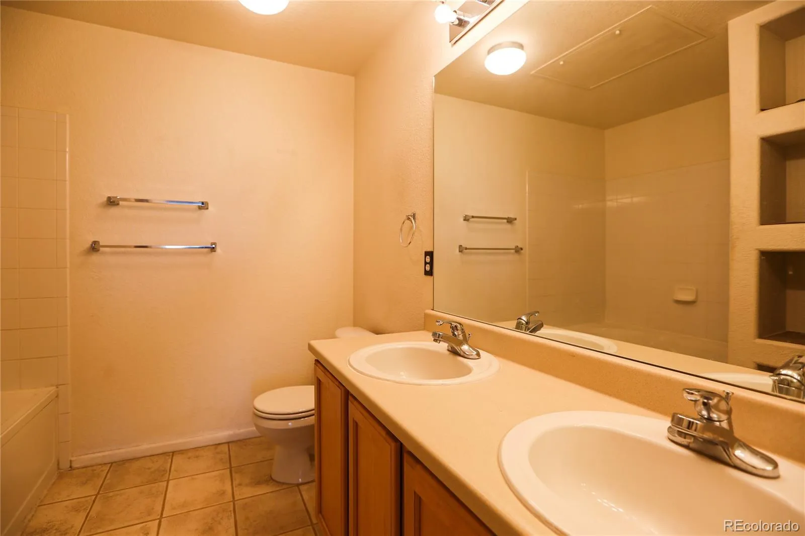 5255 Memphis Street #921 Denver CO 80239 MLS #REC4238961 05142026234909 1600 19