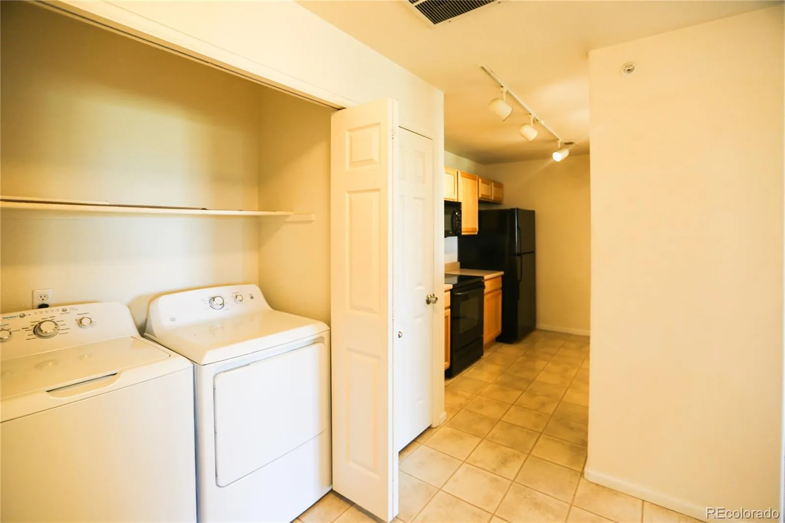 5255 Memphis Street #921 Denver CO 80239 MLS #REC4238961 05142026234909 1600 23