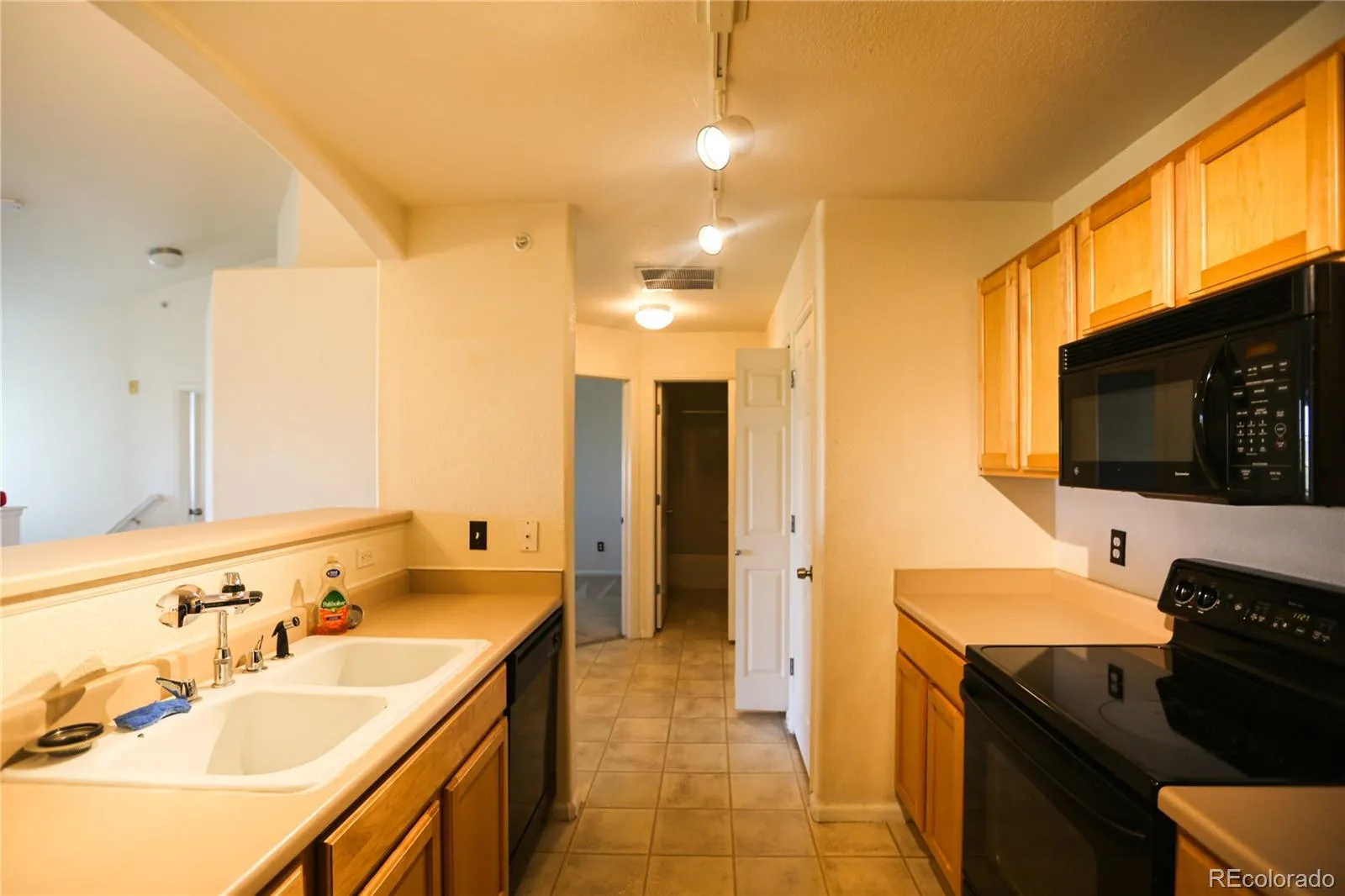 5255 Memphis Street #921 Denver CO 80239 MLS #REC4238961 05142026234909 1600 8