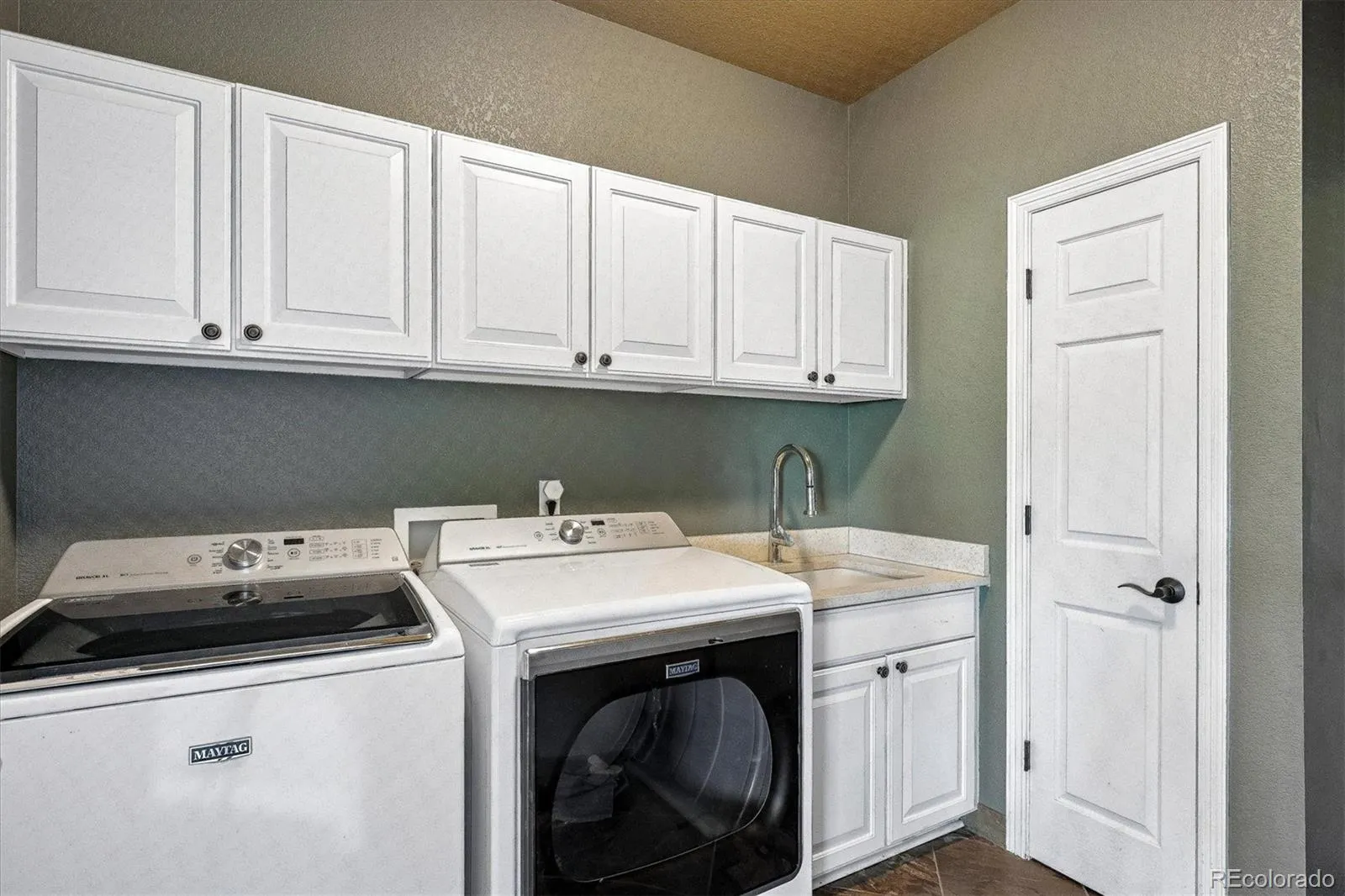 595 Leicester Lane Castle Pines CO 80108 MLS #REC4241057 04152026161211 1600 16