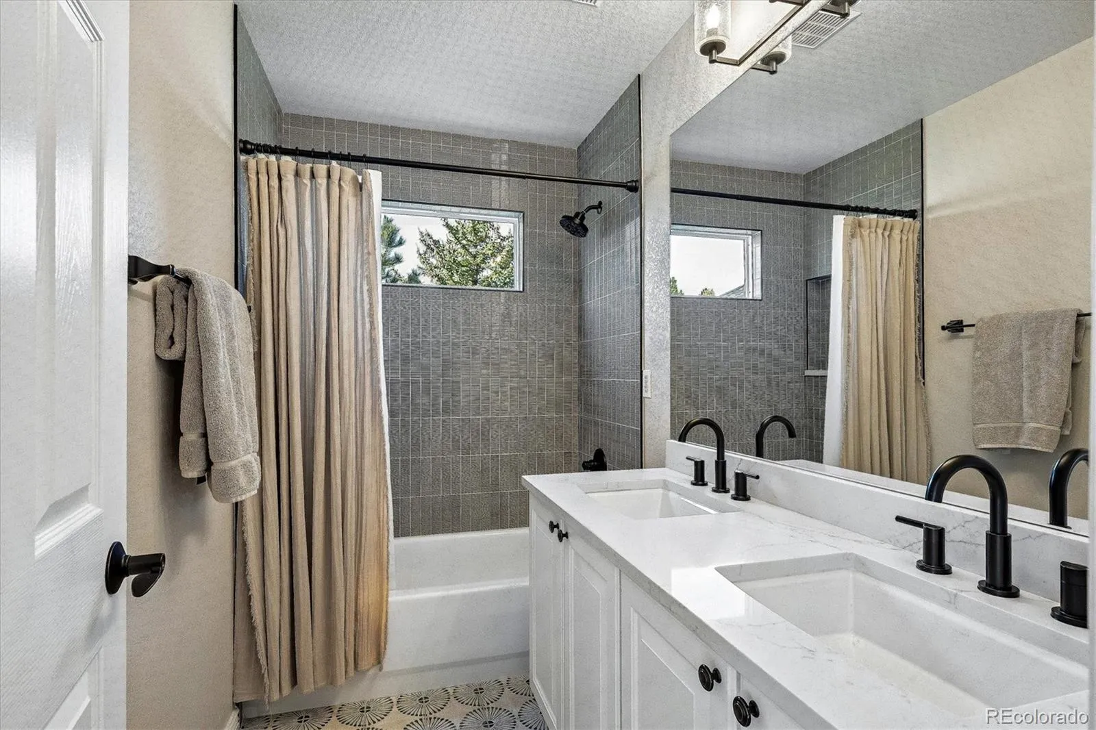 595 Leicester Lane Castle Pines CO 80108 MLS #REC4241057 04152026161211 1600 23