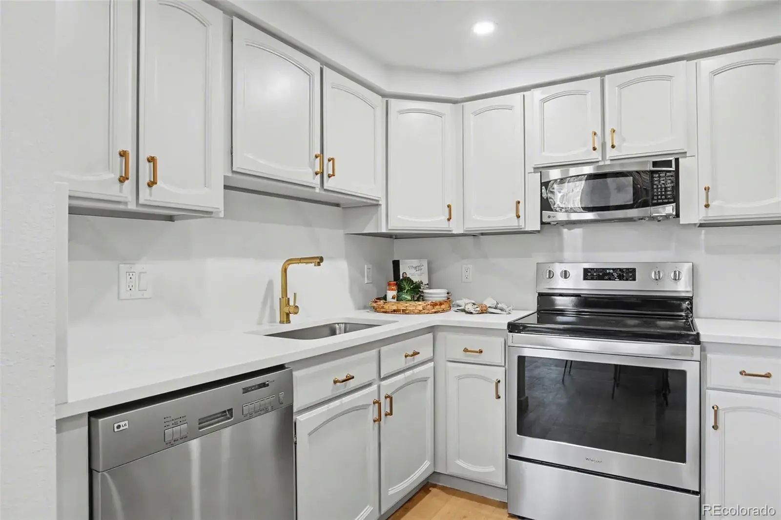 6473 S Havana Street #B Englewood CO 80111 MLS #REC4247329 02192026215130 1600 4