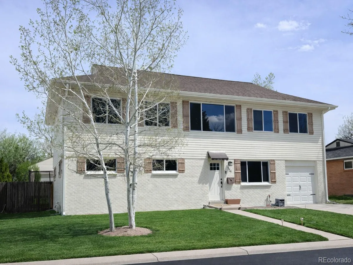 724 S Flamingo Court Denver CO 80246 MLS #REC4256383 04142026140526 1200 25
