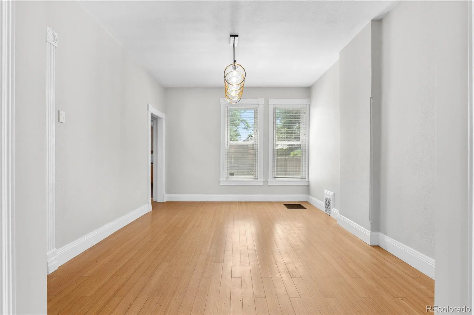 2952 Champa Street Denver CO 80205 MLS #REC4257098 05092026030315 1600 21