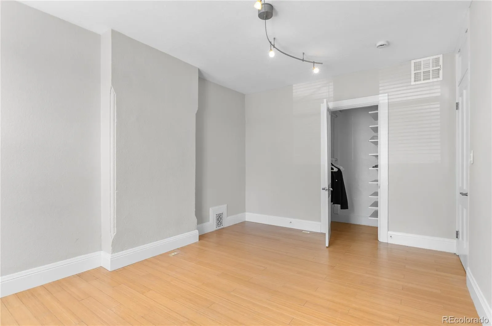 2952 Champa Street Denver CO 80205 MLS #REC4257098 05092026030315 1600 39