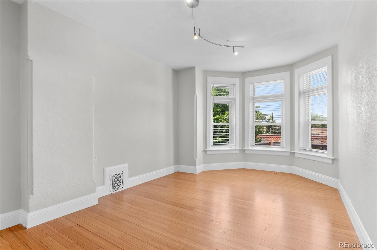 2952 Champa Street Denver CO 80205 MLS #REC4257098 05092026030315 1600 41