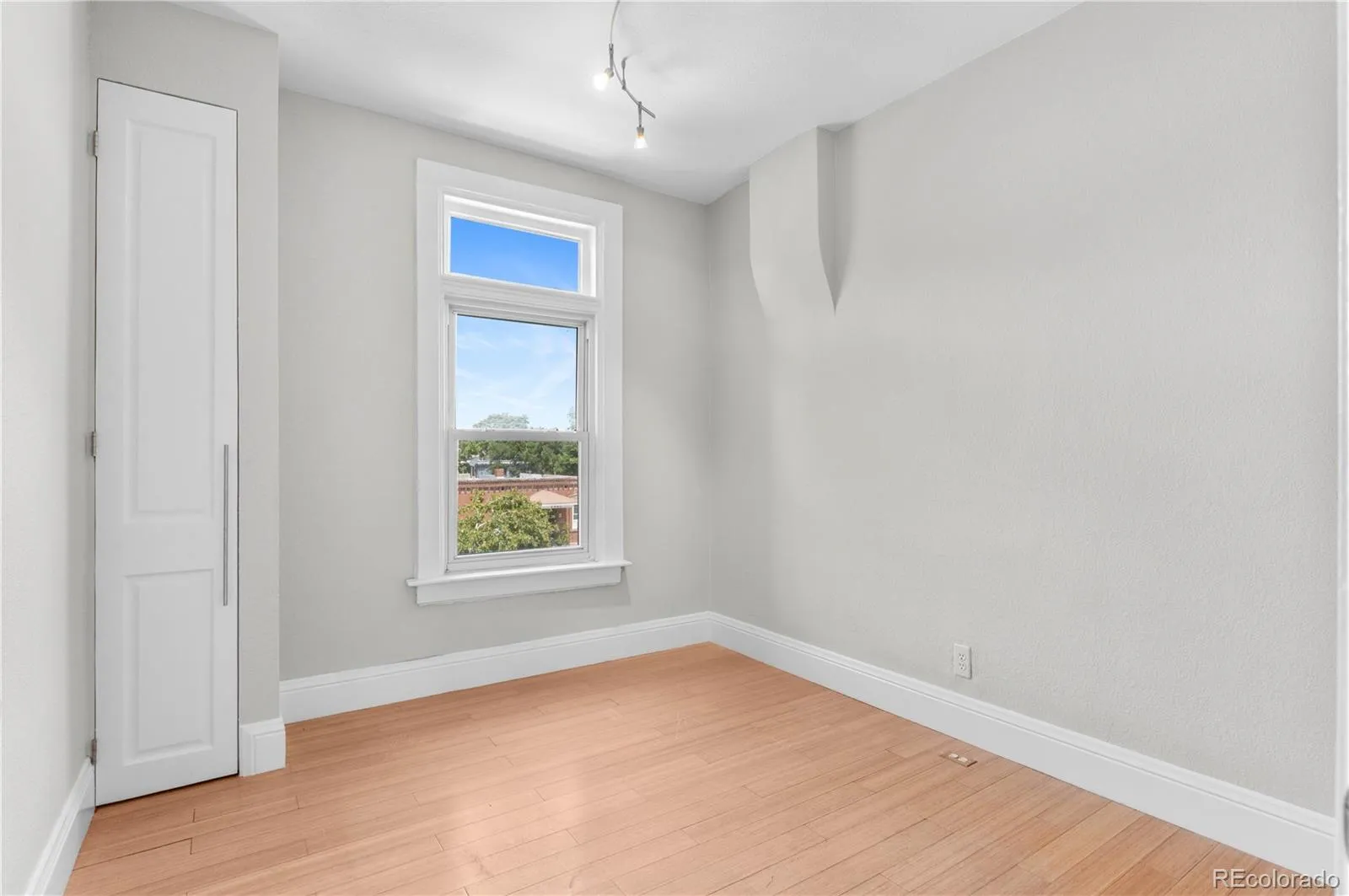 2952 Champa Street Denver CO 80205 MLS #REC4257098 05092026030315 1600 44