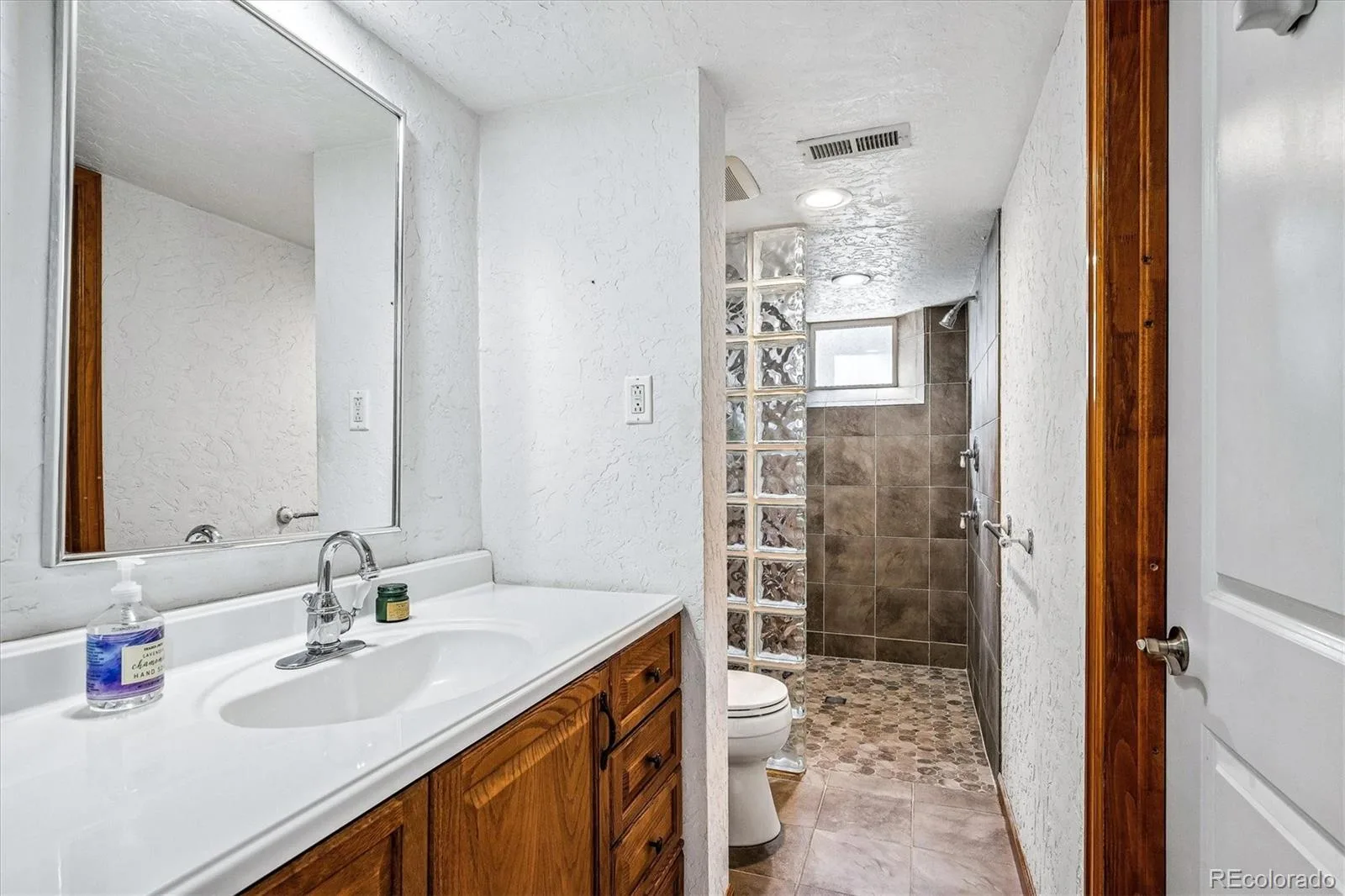 1585 Krameria Street Denver CO 80220 MLS #REC4262637 06092026203641 1600 26