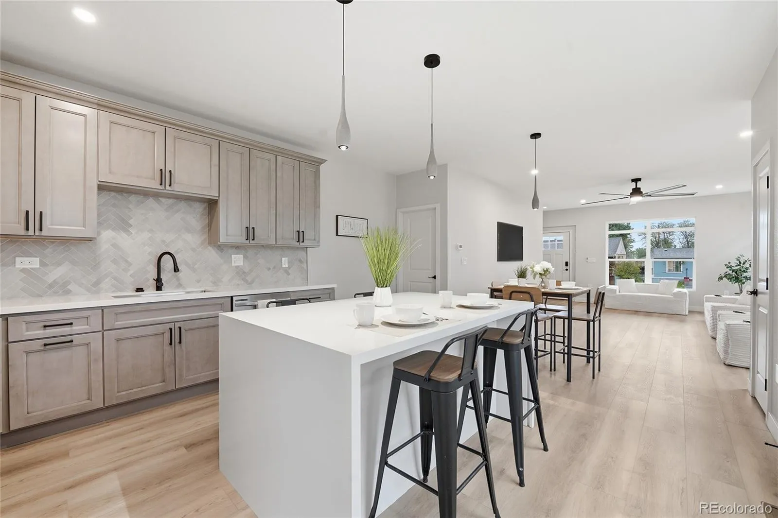 369 S Dale Court Denver CO 80219 MLS #REC4266784 05212026132106 1600 7