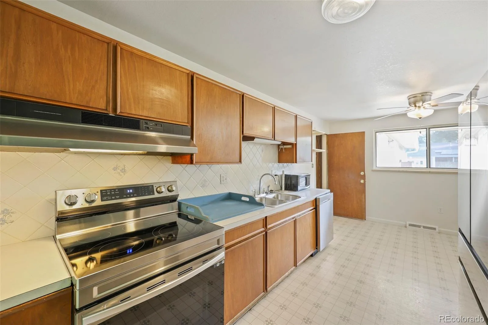 9275 W 8th Avenue Lakewood CO 80215 | MLS #REC4270410 08212026170645 1600 22