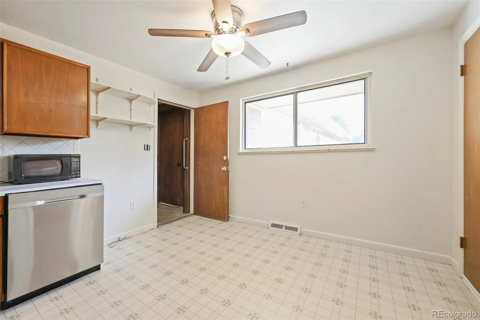 9275 W 8th Avenue Lakewood CO 80215 | MLS #REC4270410 08212026170645 1600 23