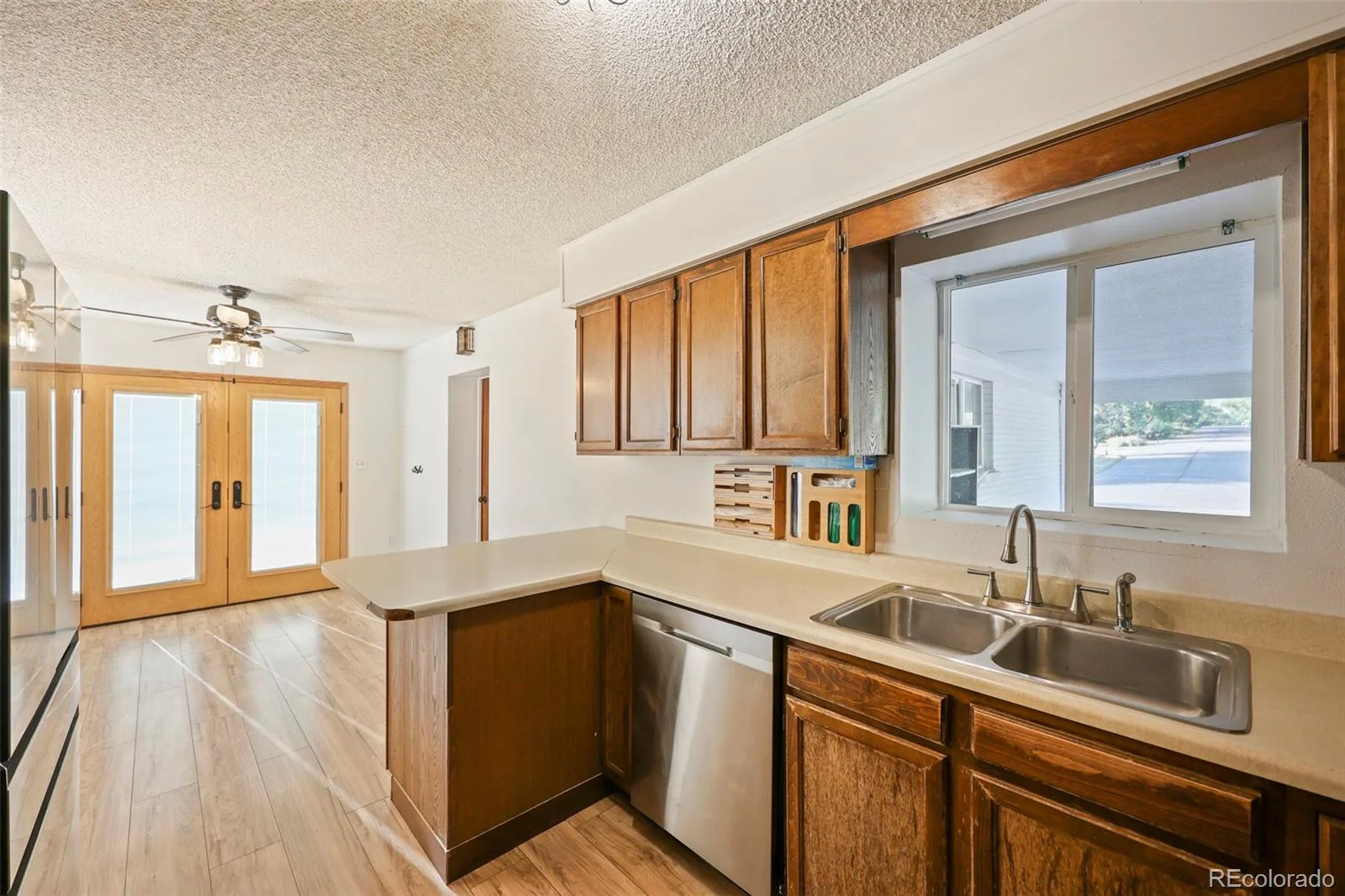 9275 W 8th Avenue Lakewood CO 80215 | MLS #REC4270410 08212026170645 1600 4