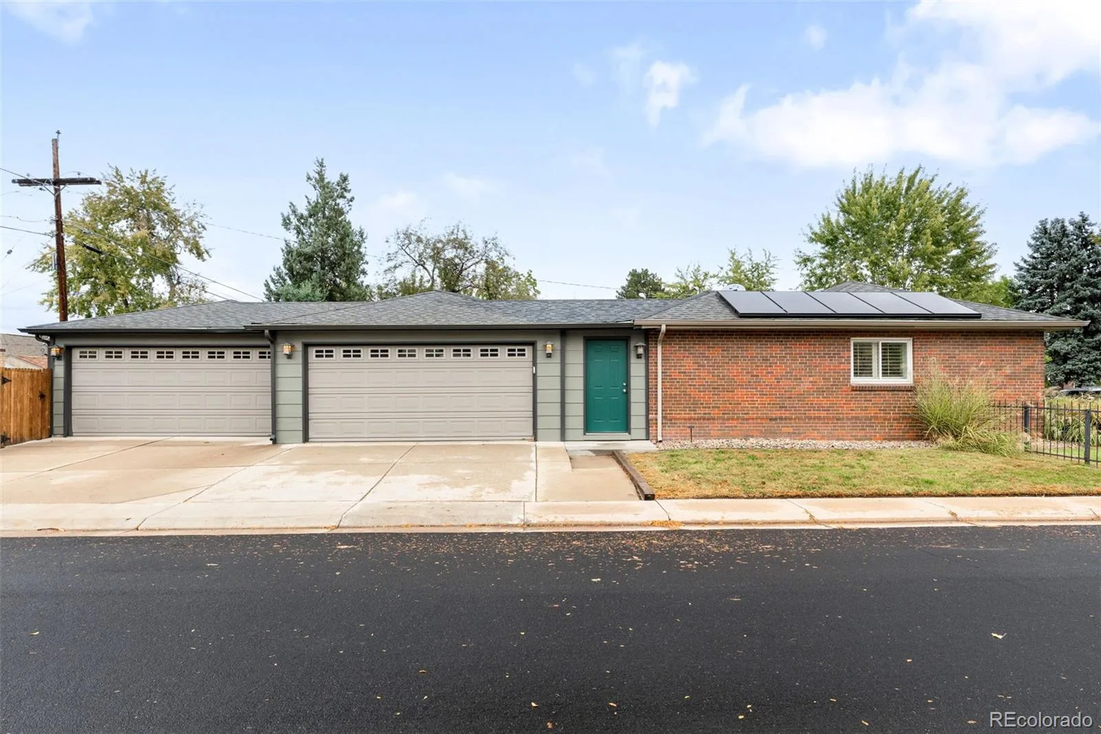 2101 Newport Street Denver CO 80207 | MLS #REC4274408 10162026231216 1600 32