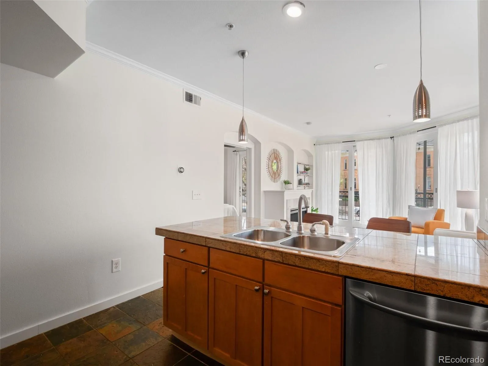 1705 Gaylord Street #104 Denver CO 80206 MLS #REC4283895 04092026190017 1600 11