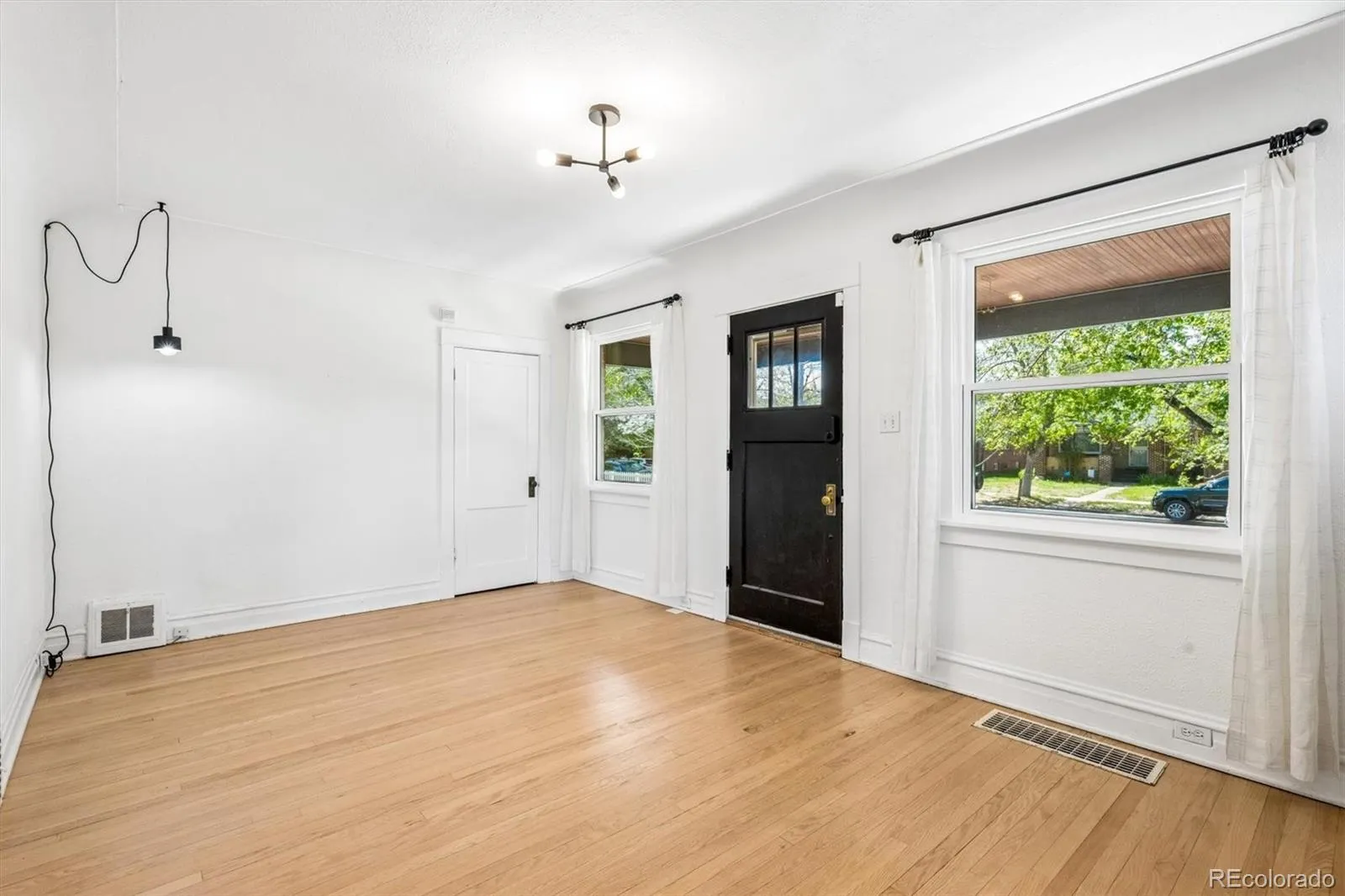 04162026234030 1600 5