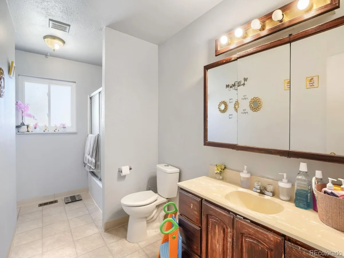 419 S Lima Circle Aurora CO 80012 | MLS #REC4302796 09202026002558 1200 4