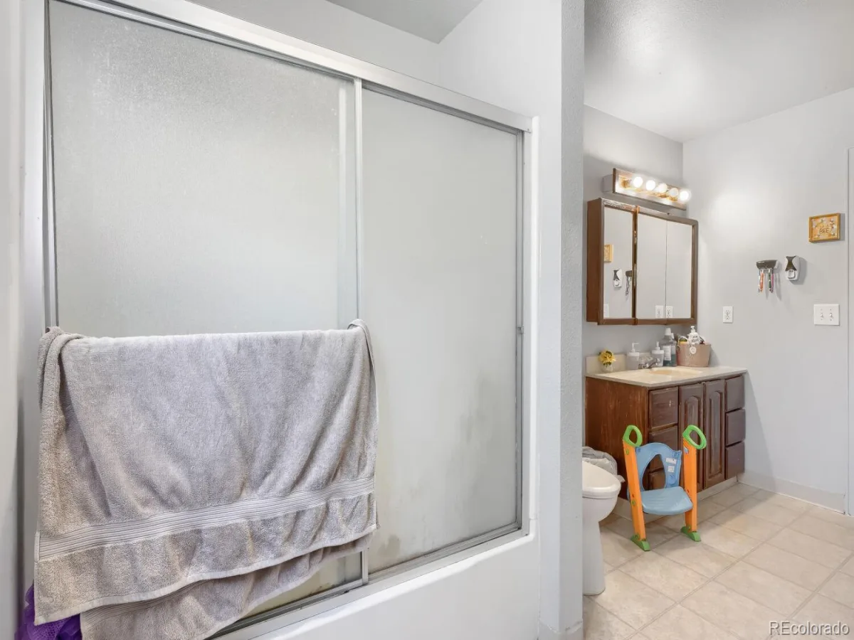 419 S Lima Circle Aurora CO 80012 | MLS #REC4302796 09202026002558 1200 5