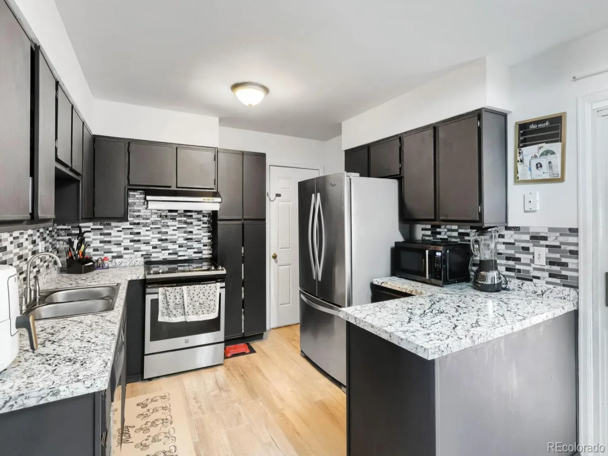 419 S Lima Circle Aurora CO 80012 | MLS #REC4302796 09202026002558 1200 8
