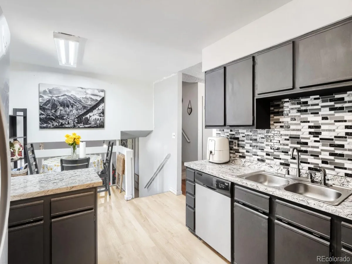 419 S Lima Circle Aurora CO 80012 | MLS #REC4302796 09202026002558 1200 9