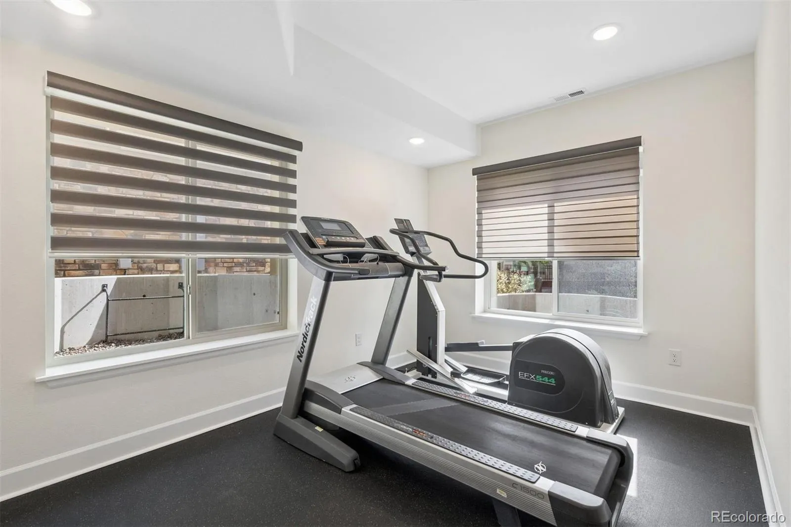 22916 E Bailey Circle Aurora CO 80016 MLS #REC4304946 05152026211259 1600 34