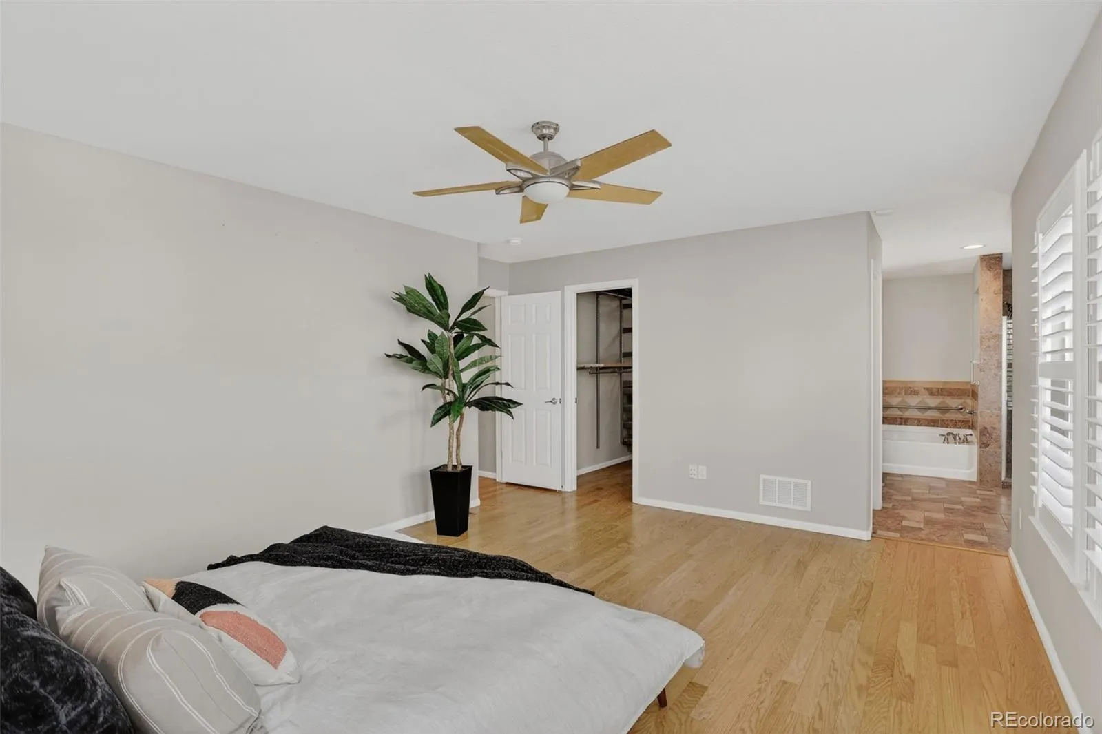 04112026205237 1600 20