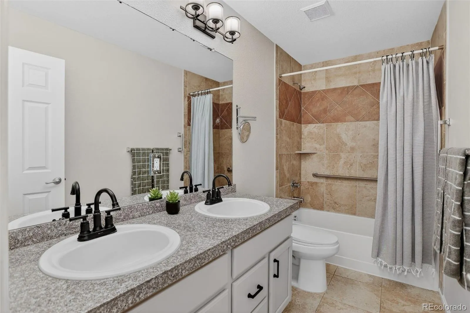 04112026205237 1600 24