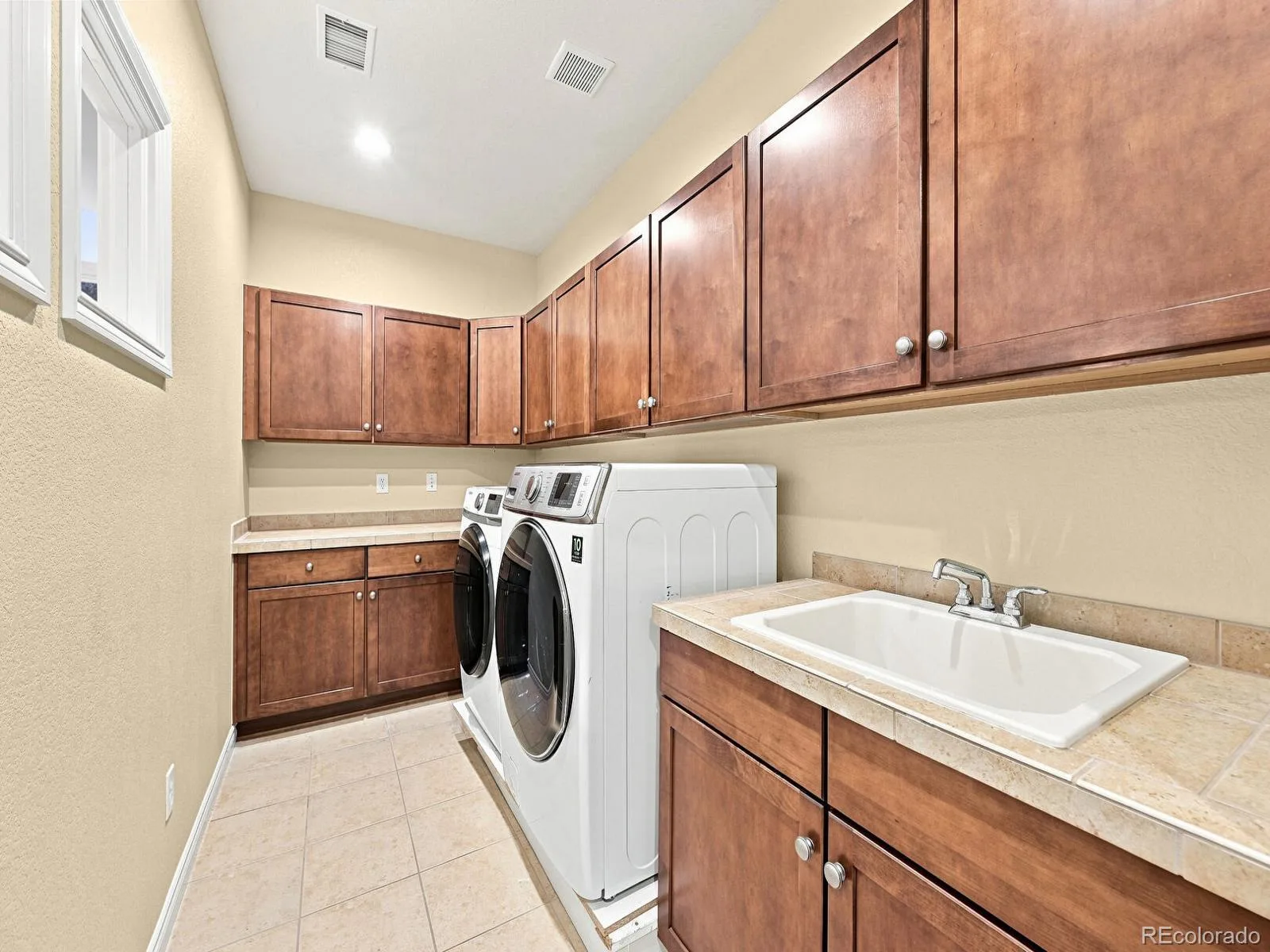 3038 Veneto Court Littleton CO 80126 | MLS #REC4307843 08142026144729 1600 18