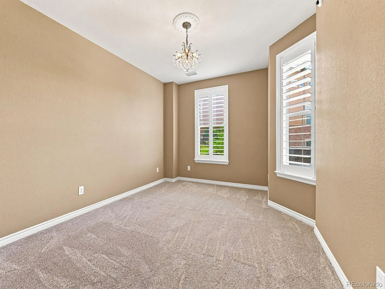 3038 Veneto Court Littleton CO 80126 | MLS #REC4307843 08142026144729 1600 33