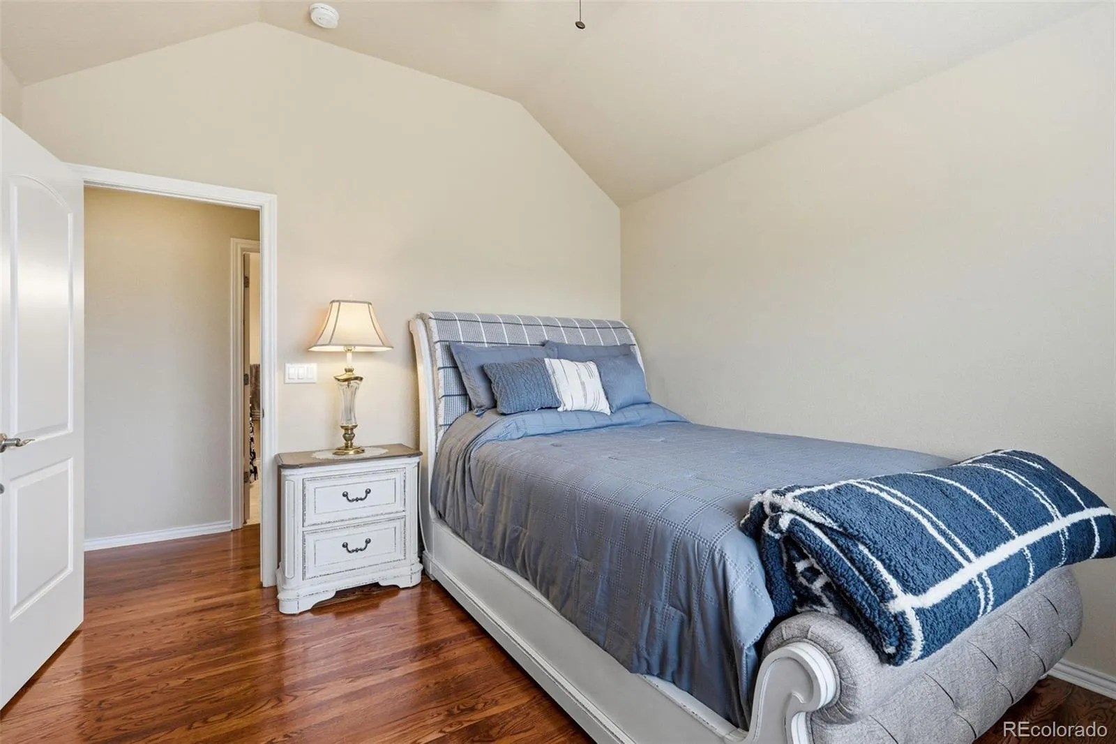 04172026200855 1600 32