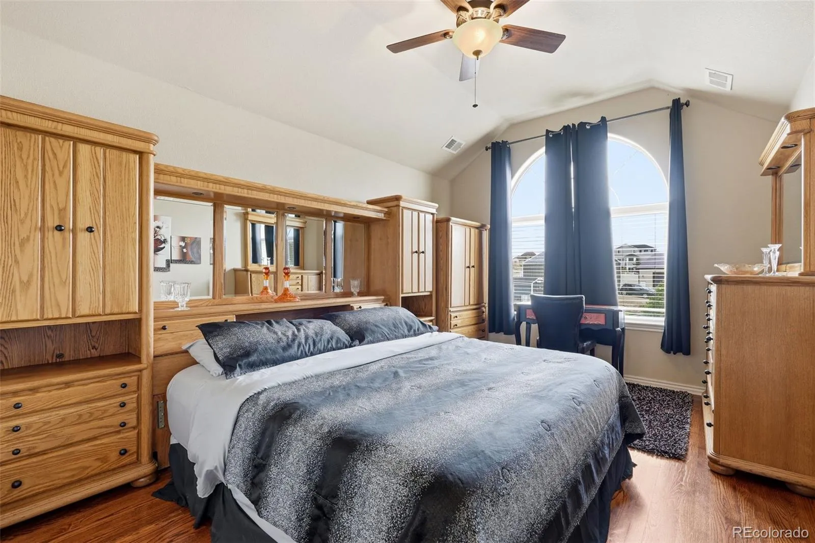 04172026200855 1600 33