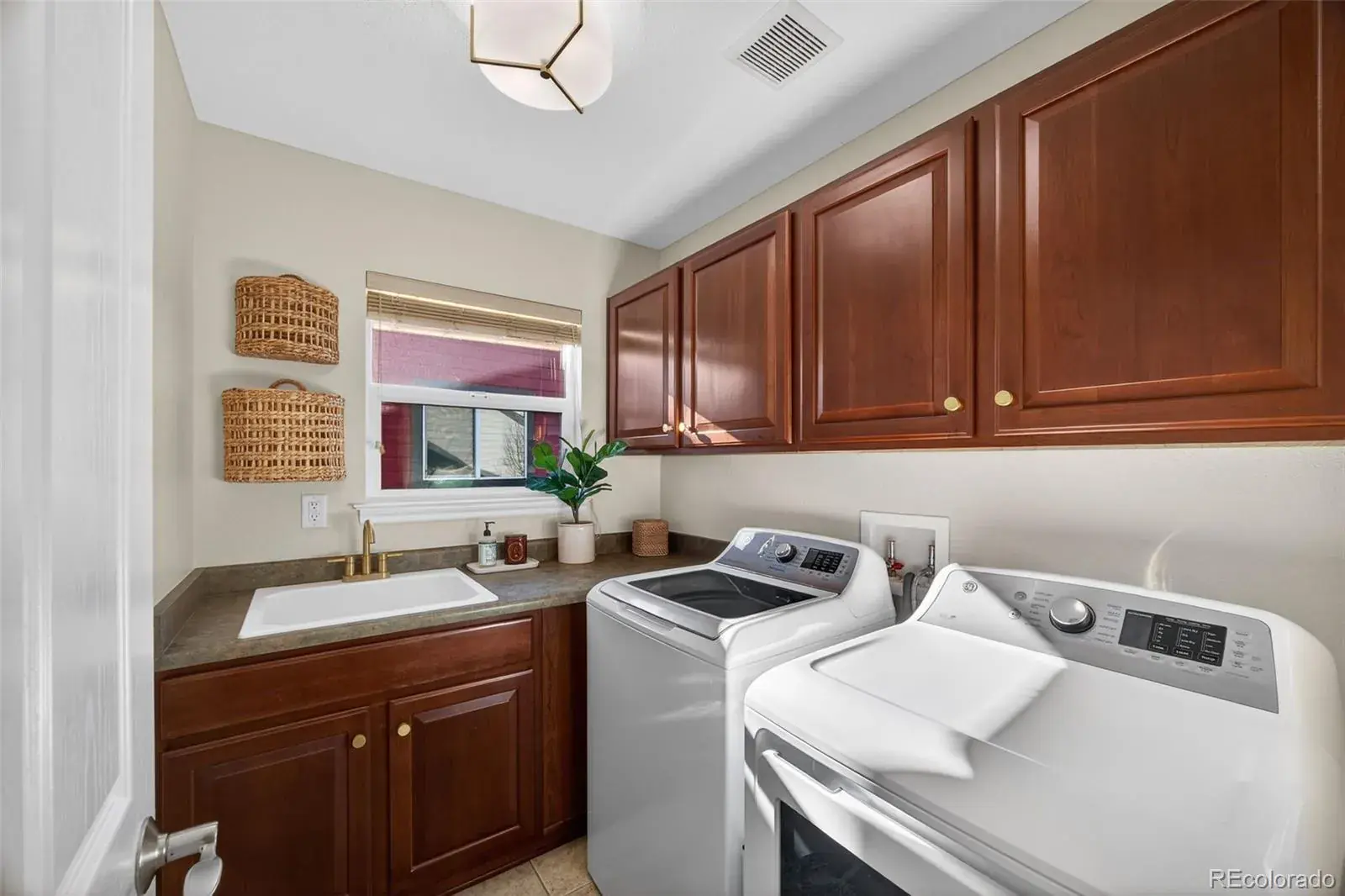 03052026155658 1600 37