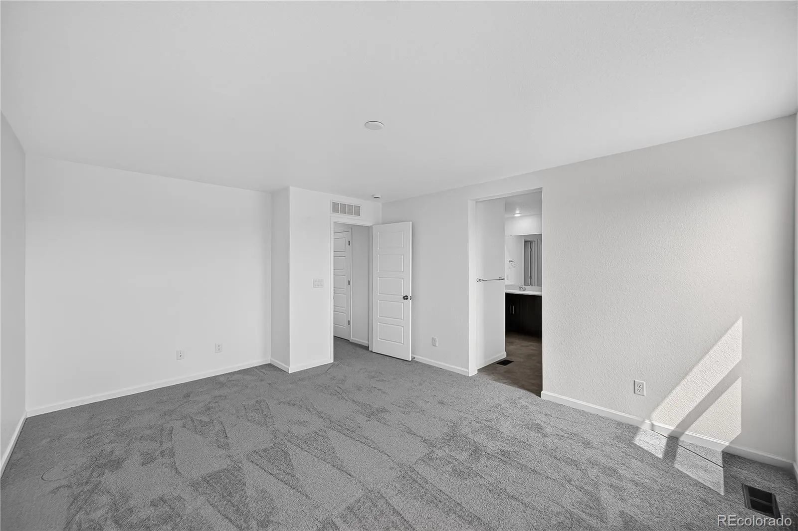 3330 N Denali Street Aurora CO 80019 | MLS #REC4320483 08102026185733 1600 12