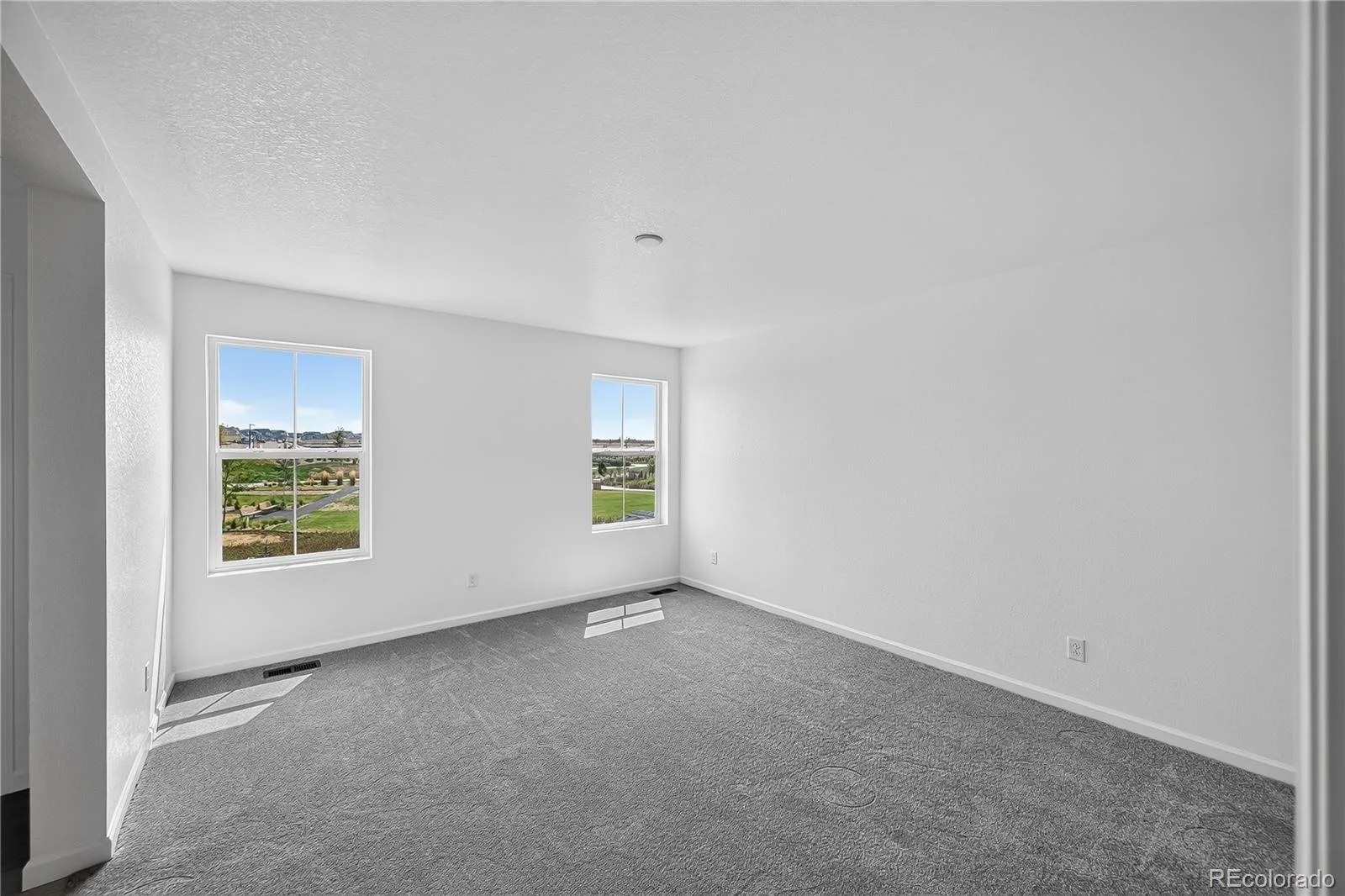 3330 N Denali Street Aurora CO 80019 | MLS #REC4320483 08102026185733 1600 13