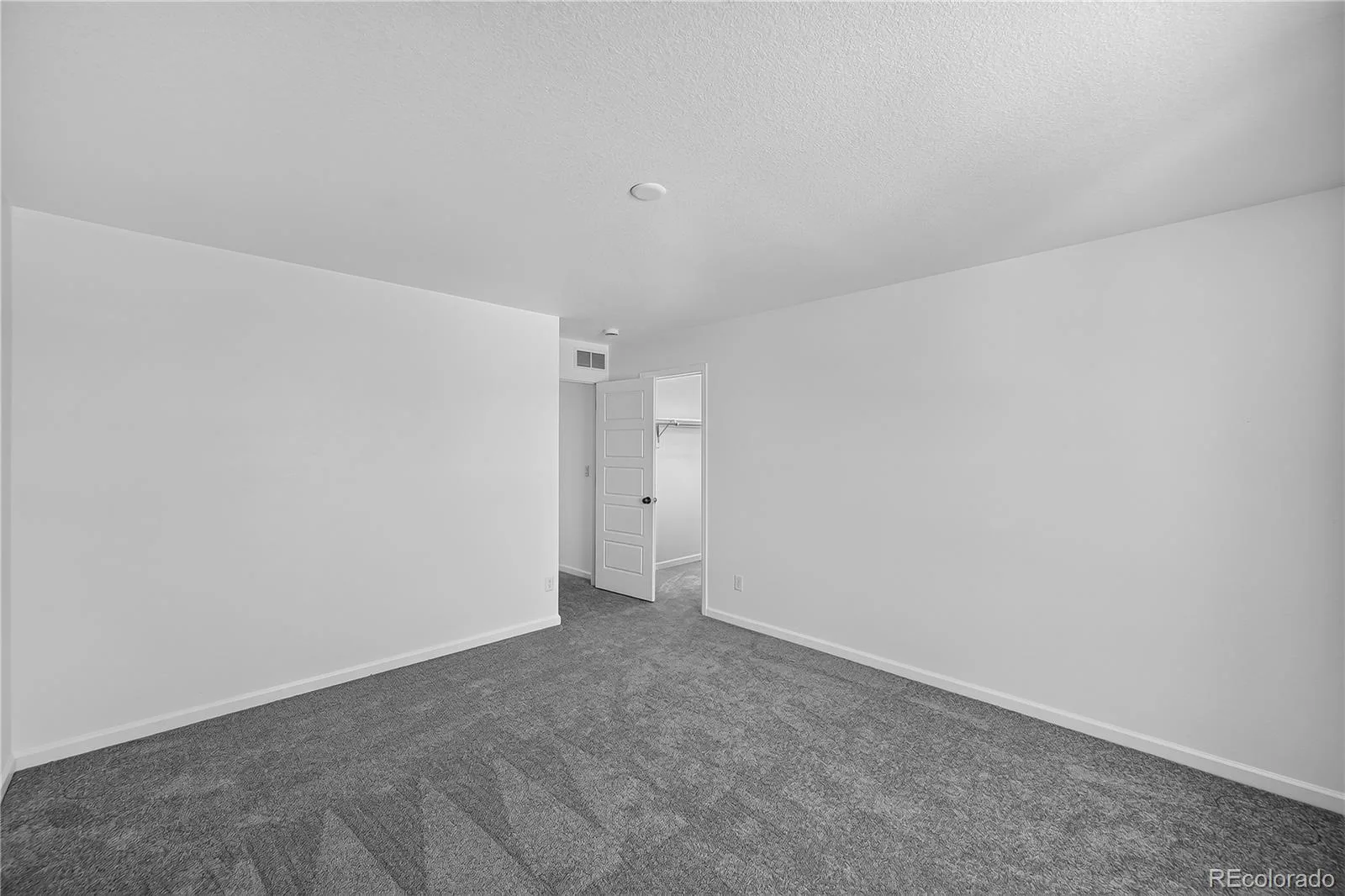 3330 N Denali Street Aurora CO 80019 | MLS #REC4320483 08102026185733 1600 19