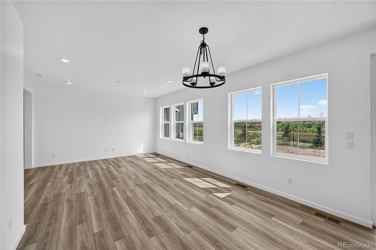 3330 N Denali Street Aurora CO 80019 | MLS #REC4320483 08102026185733 1600 4