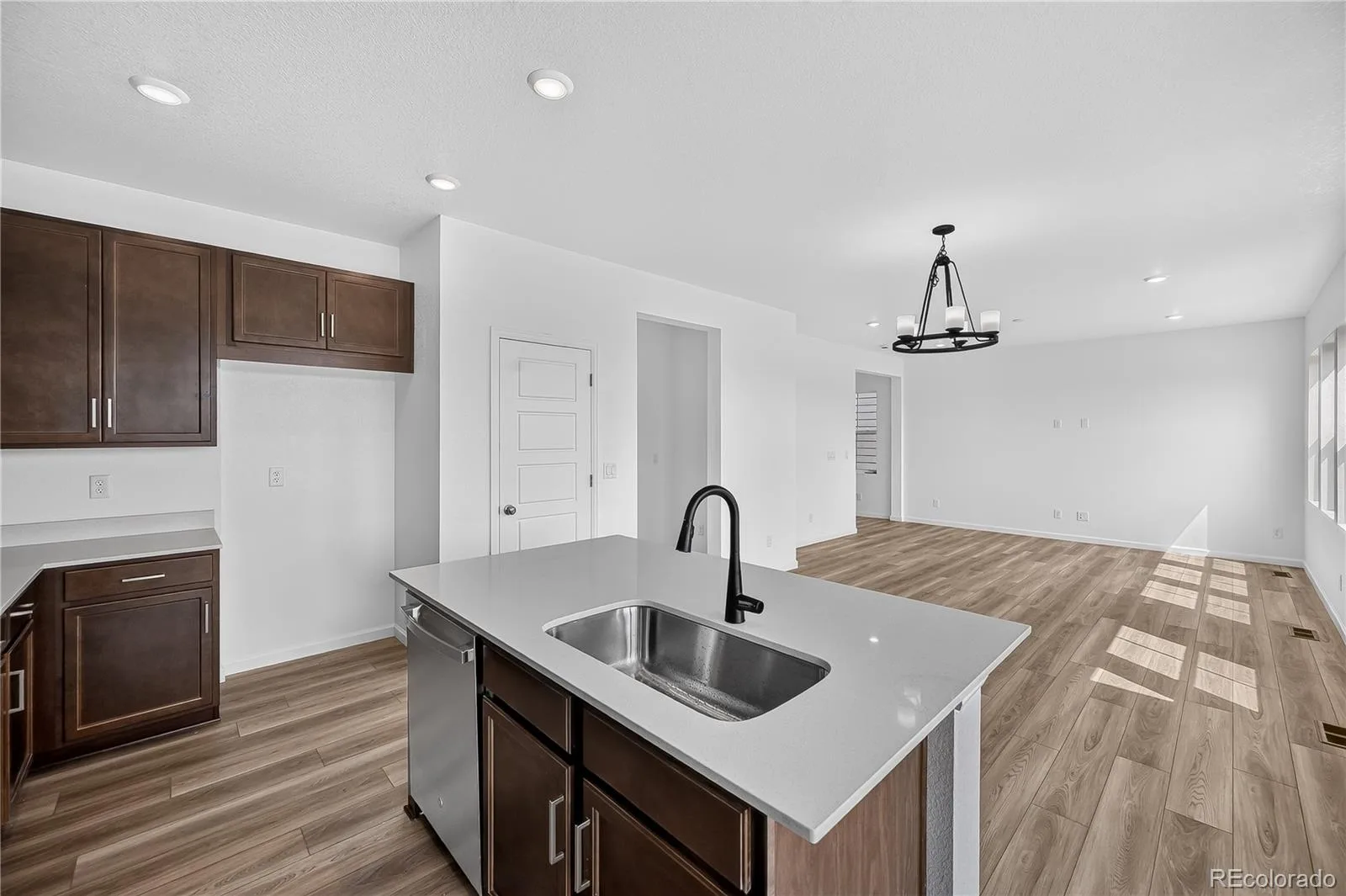 3330 N Denali Street Aurora CO 80019 | MLS #REC4320483 08102026185733 1600 6