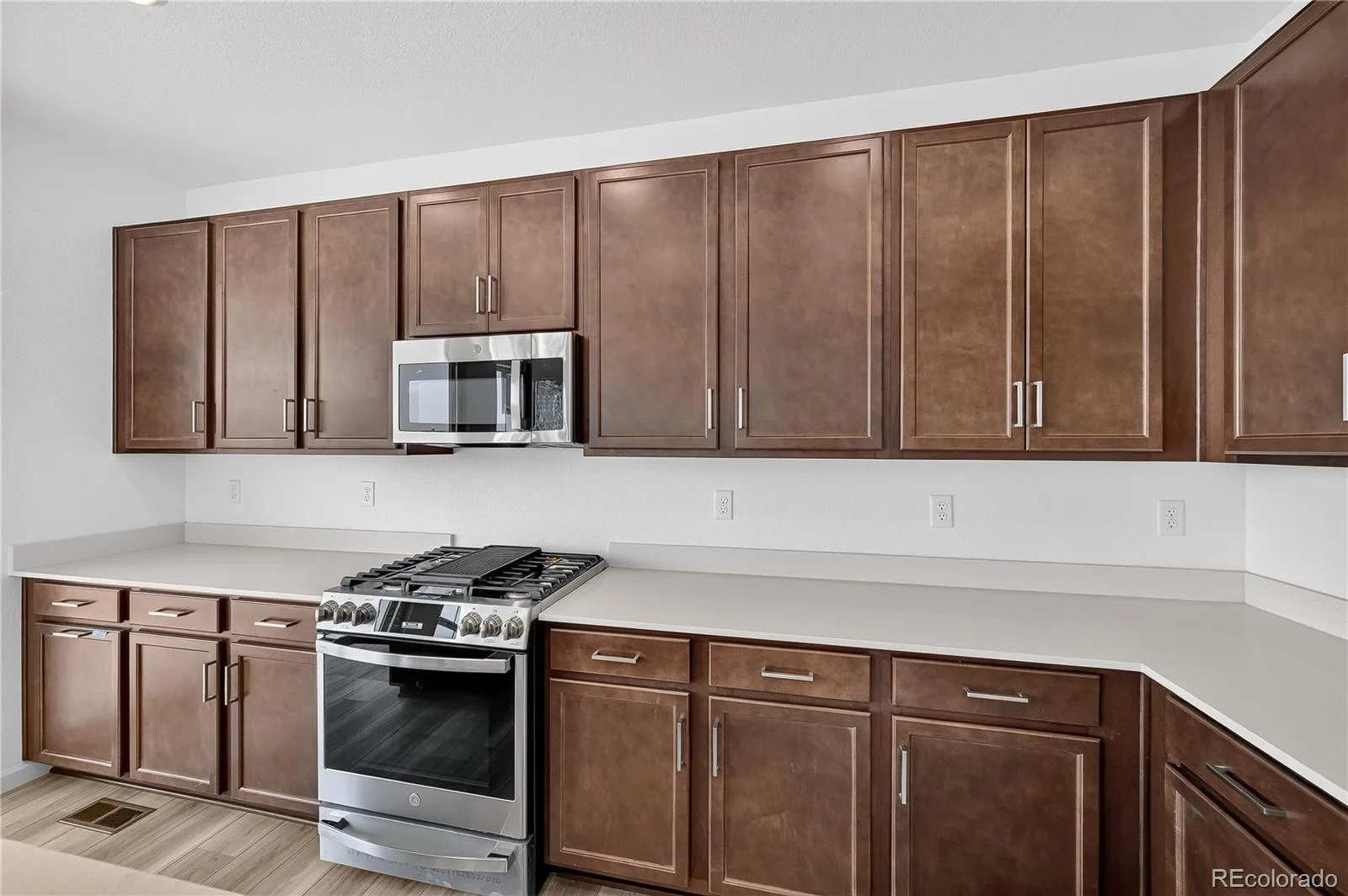 3330 N Denali Street Aurora CO 80019 | MLS #REC4320483 08102026185733 1600 8