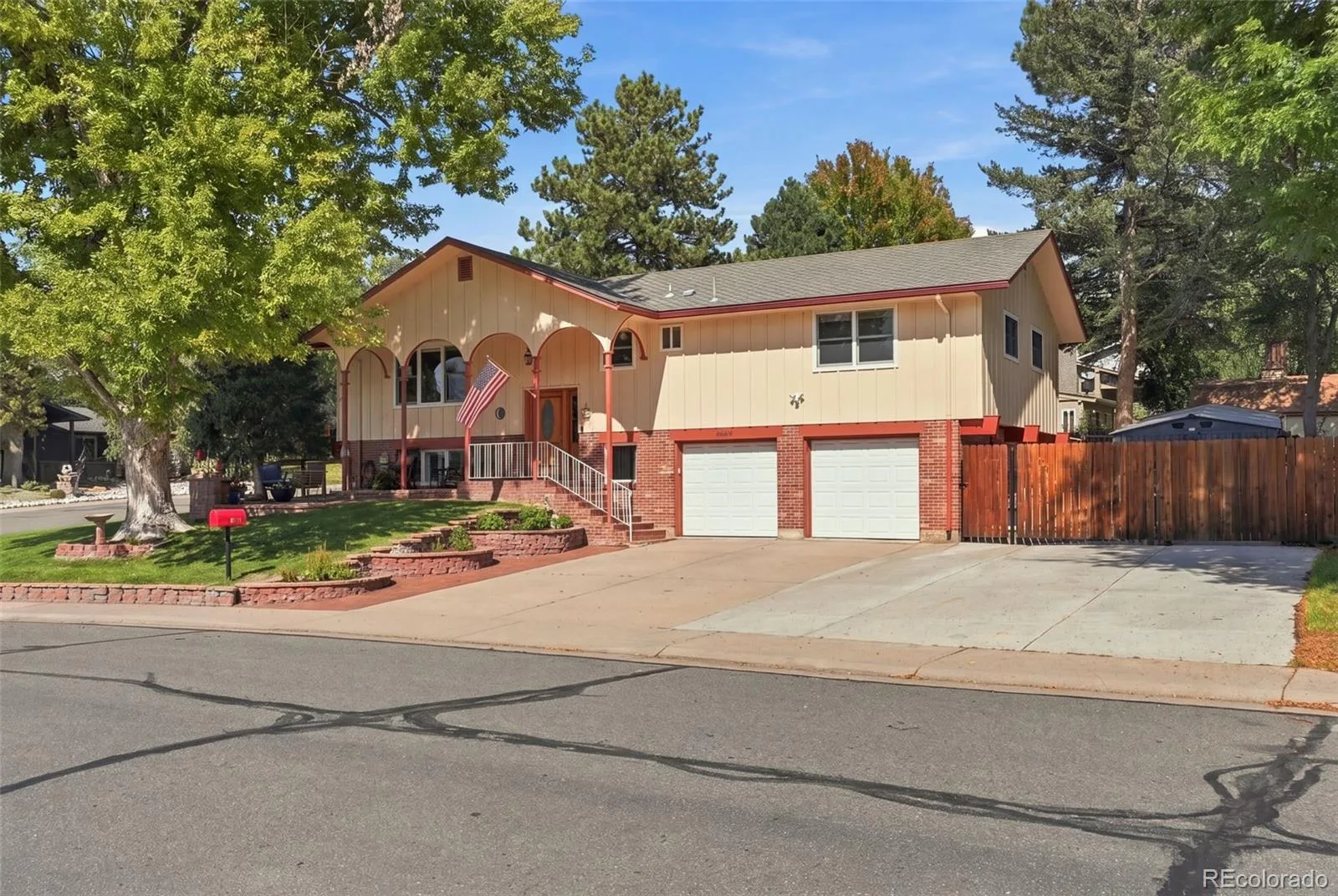 8439 W Harvard Drive Denver CO 80227 | MLS #REC4322369 09282026172550 1600 3