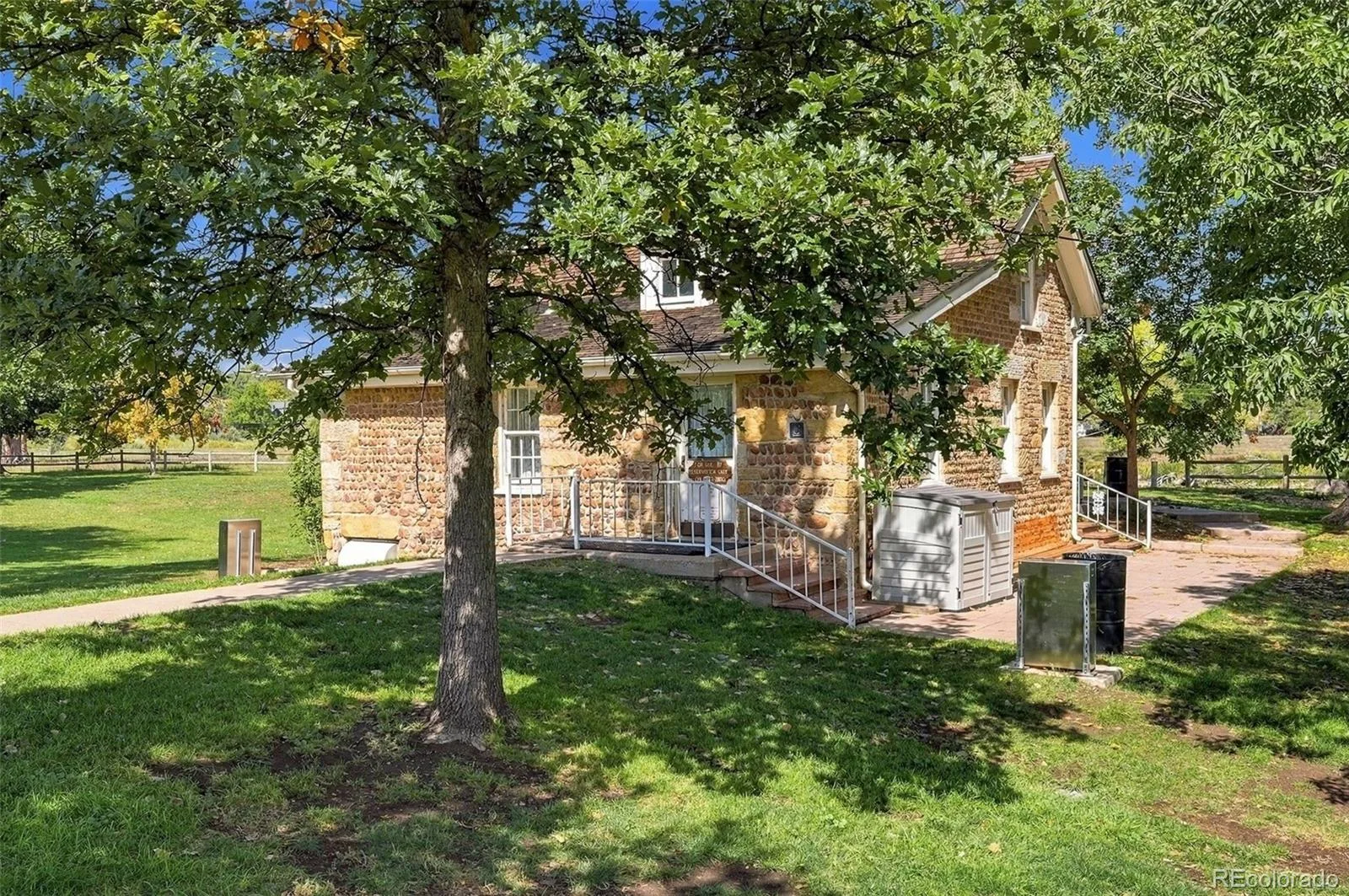 8439 W Harvard Drive Denver CO 80227 | MLS #REC4322369 09282026172550 1600 39