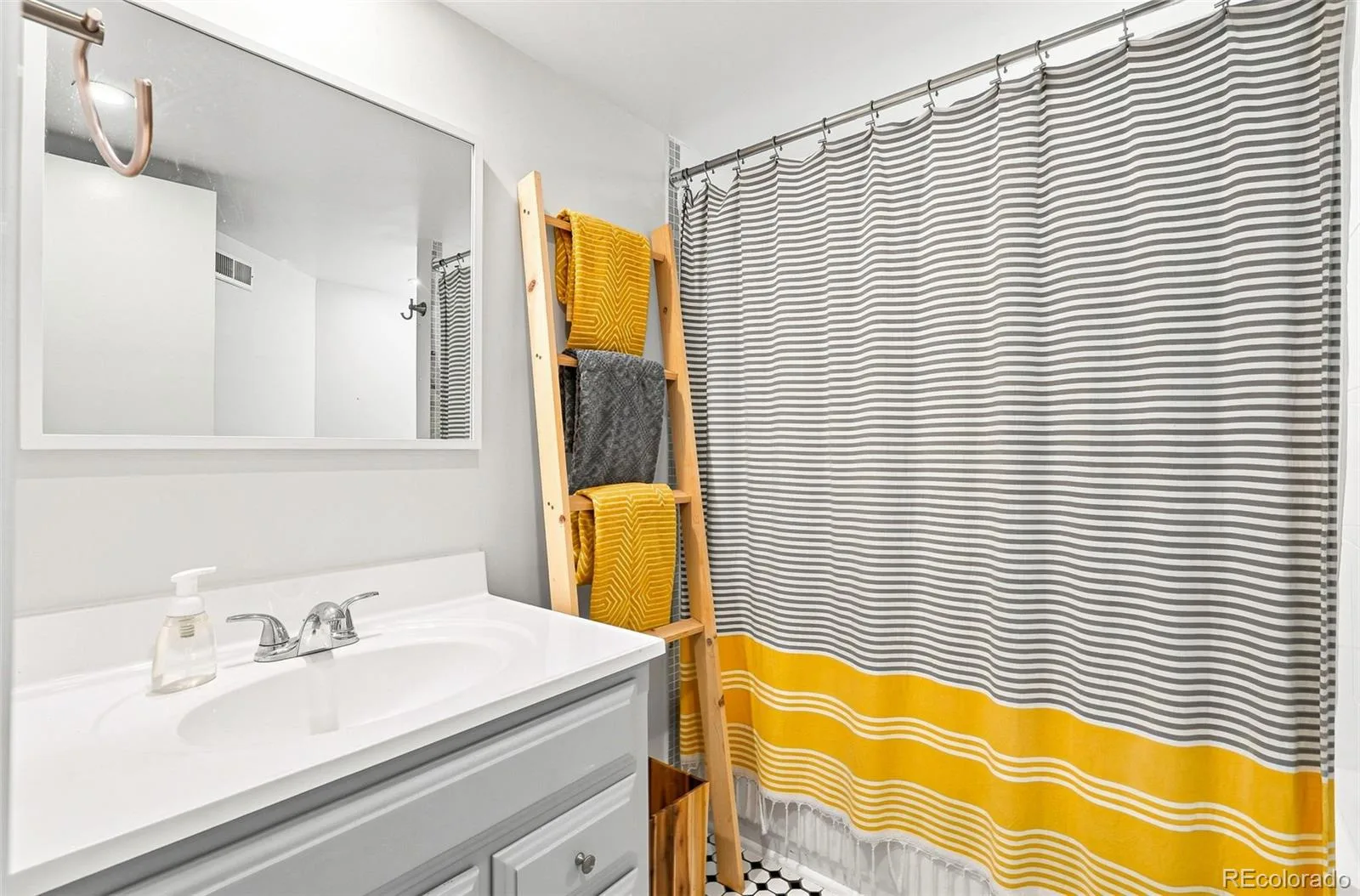 3280 Niagara Street Denver CO 80207 | MLS #REC4324887 08062026182253 1600 34