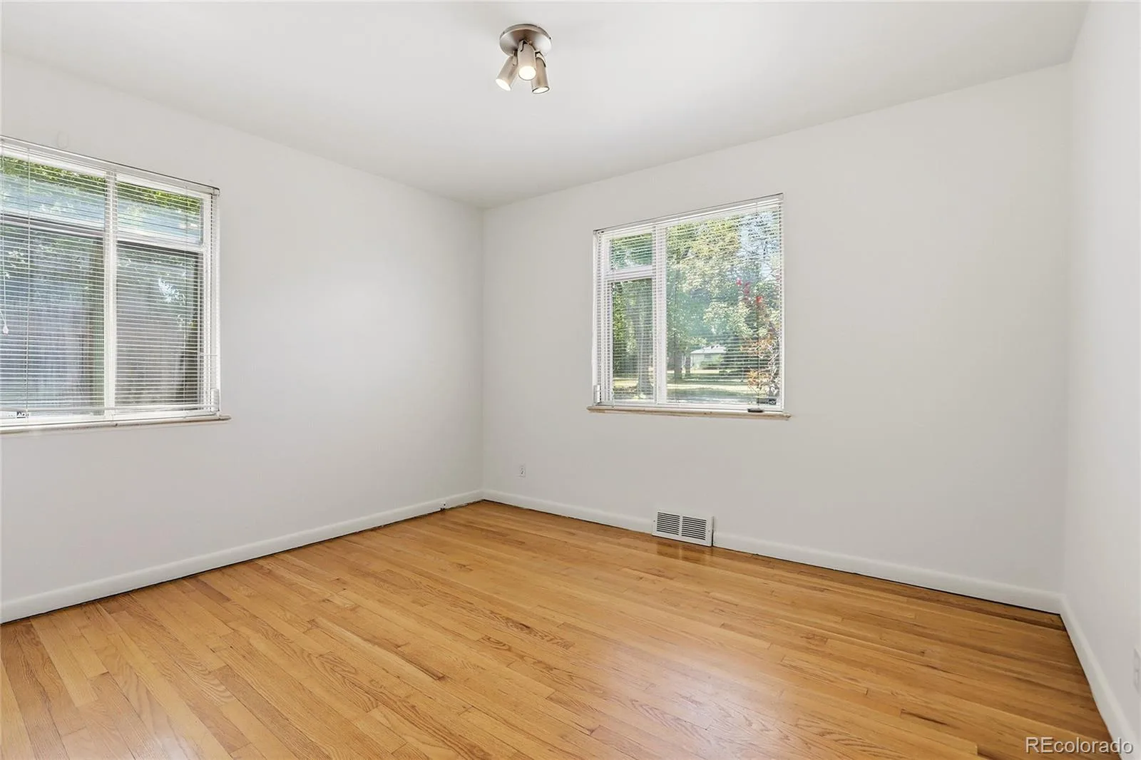 7115 E 6th Avenue Parkway Denver CO 80220 MLS #REC4327529 06172026234006 1600 12