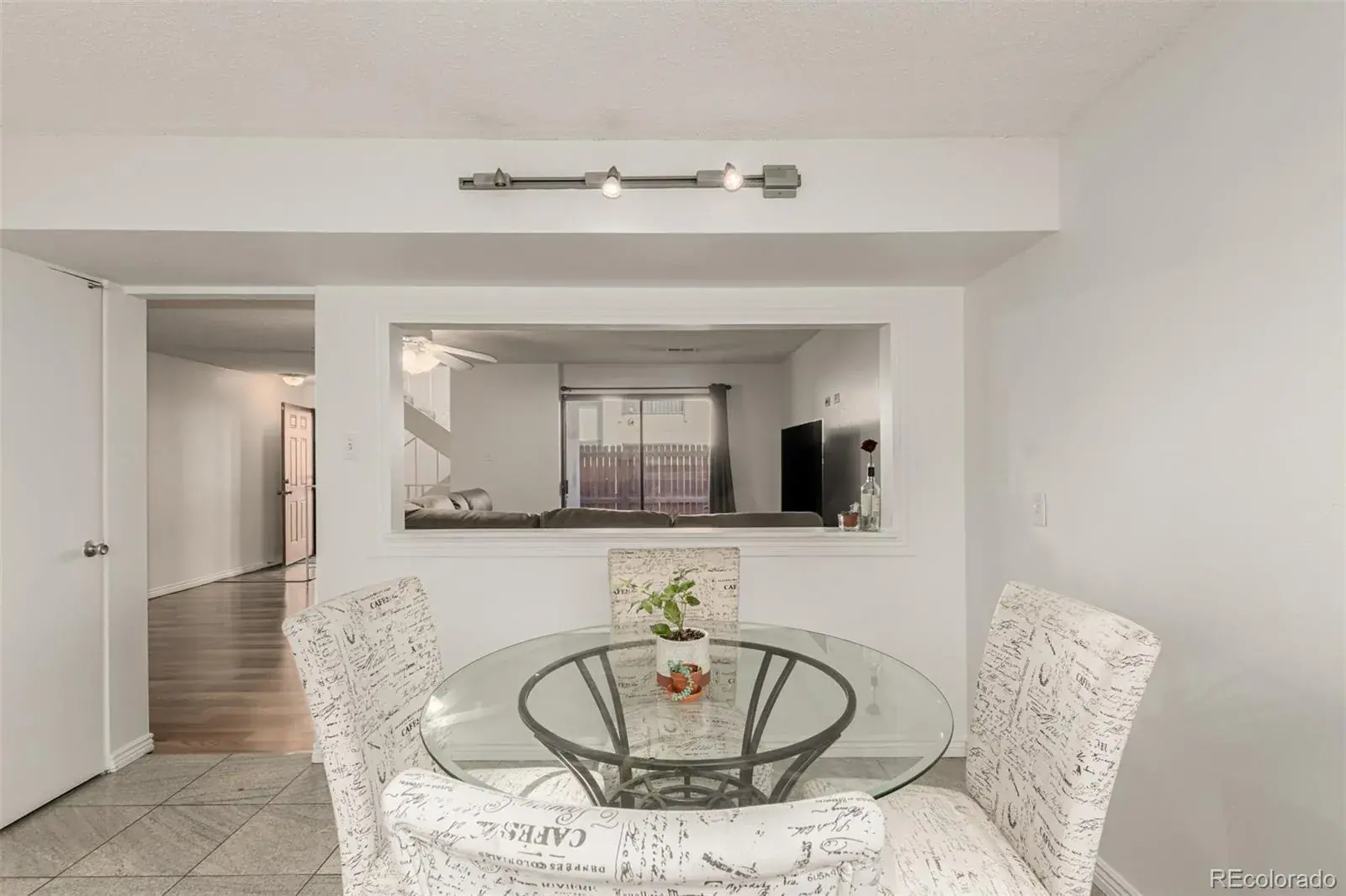 01122026220044 1600 0