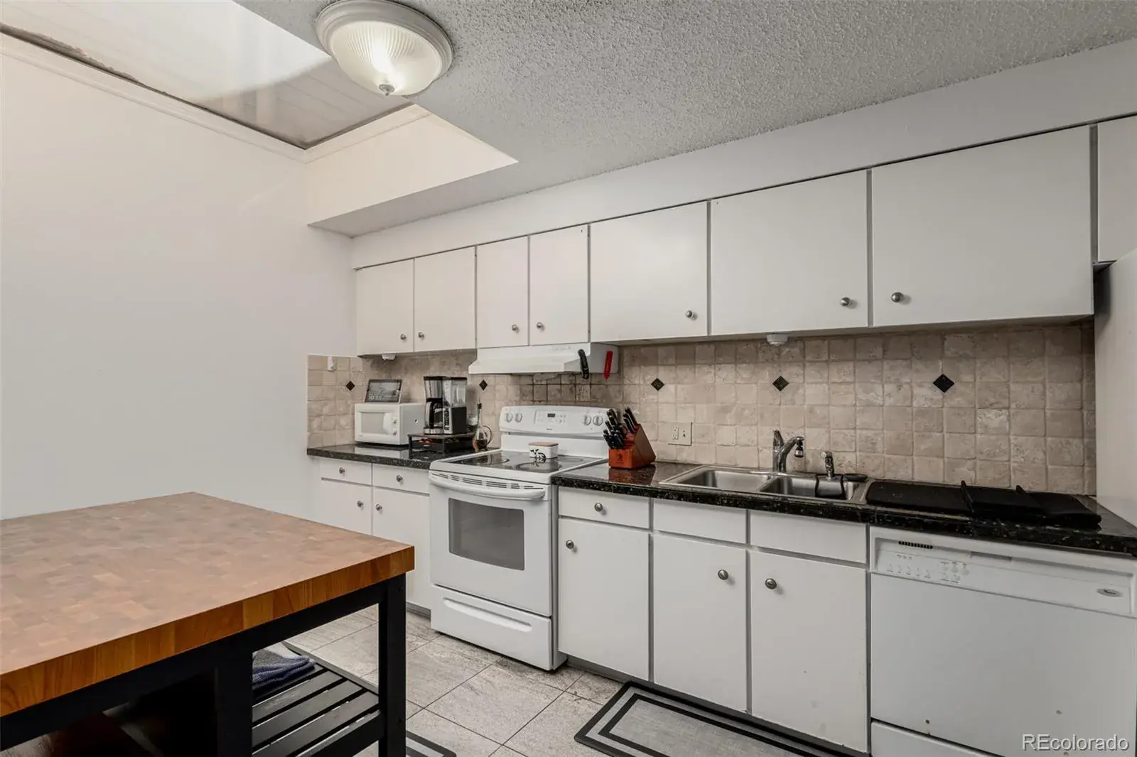 01122026220044 1600 18