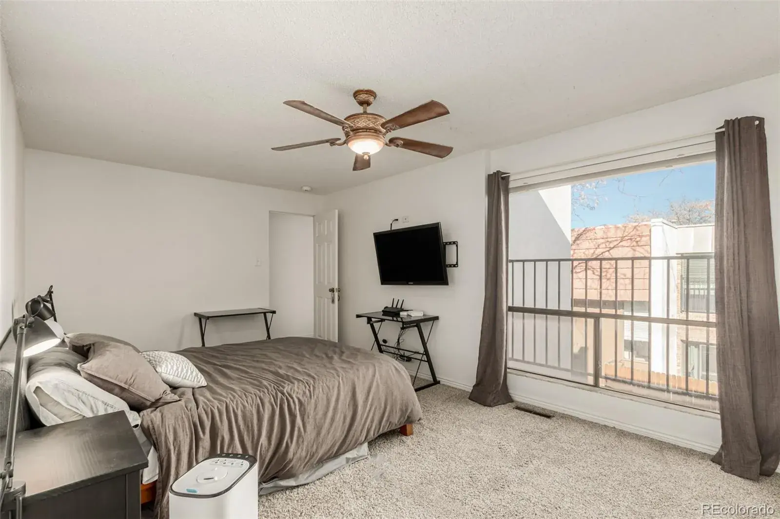 01122026220044 1600 22