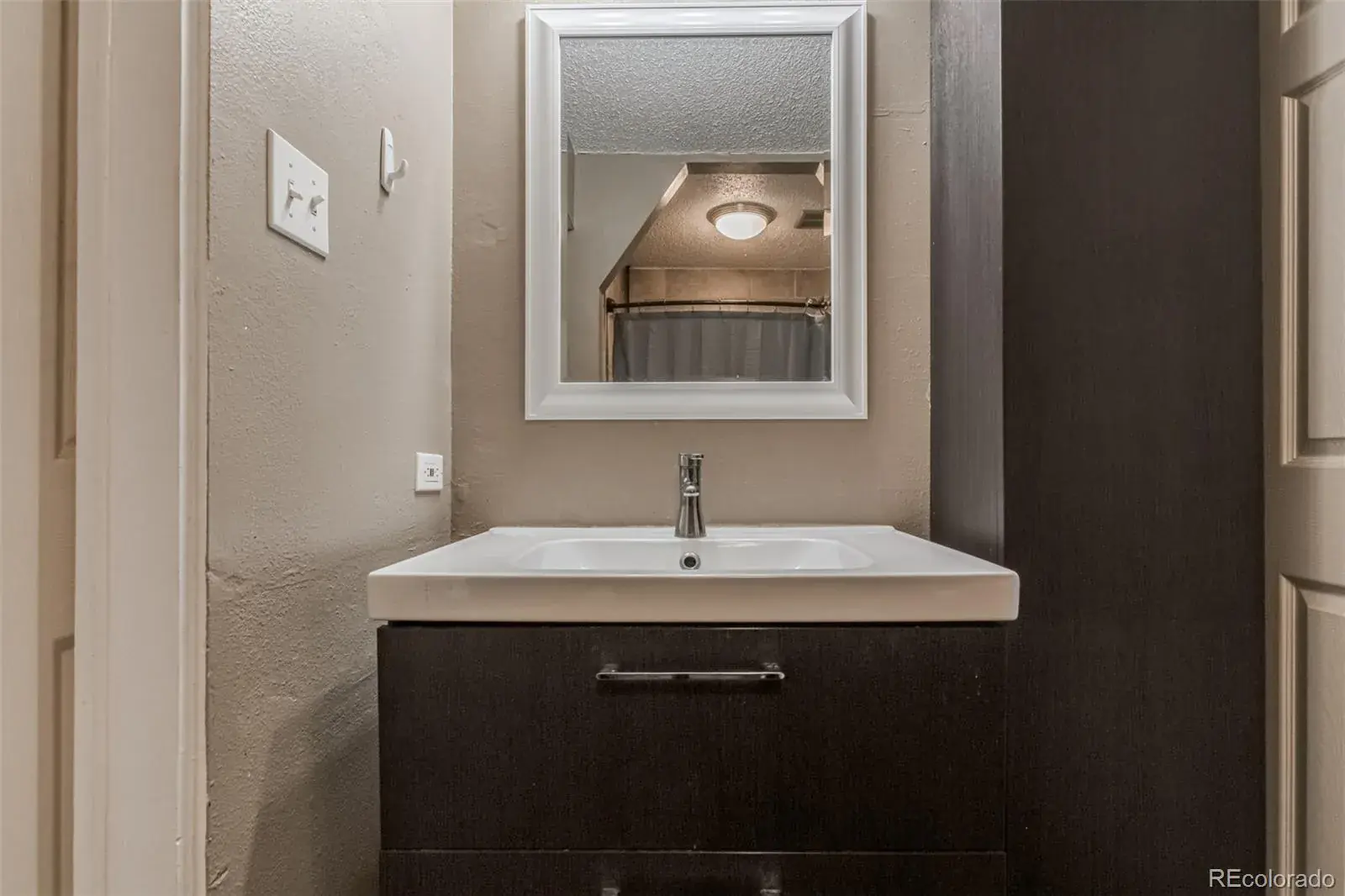 01122026220044 1600 25