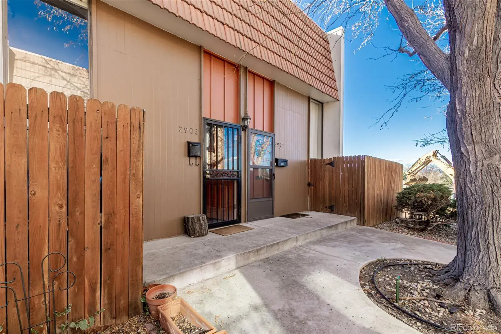 01122026220044 1600 8