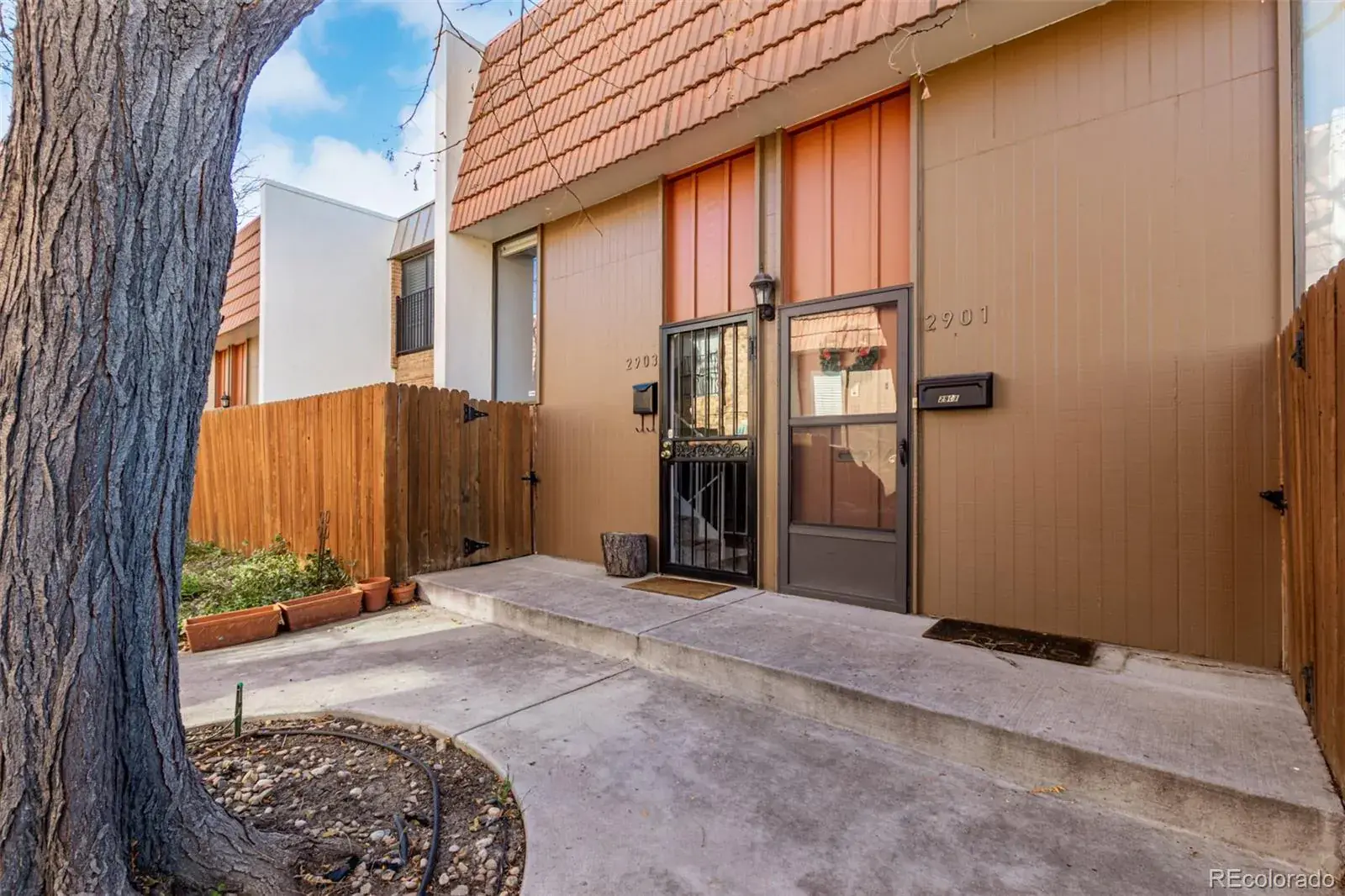 01122026220044 1600 9