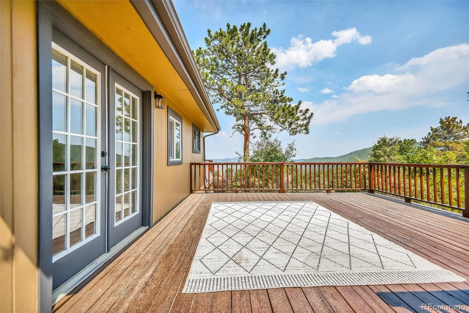 819 Hyland Drive Evergreen CO 80439 | MLS #REC4333569 06252026141553 1600 39