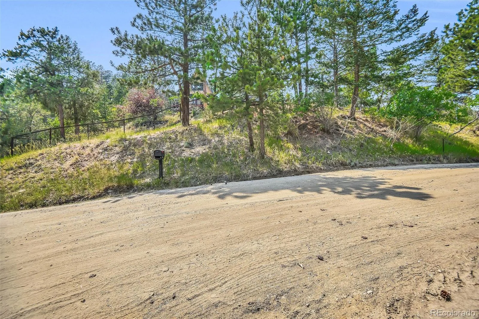 819 Hyland Drive Evergreen CO 80439 | MLS #REC4333569 06252026141553 1600 41
